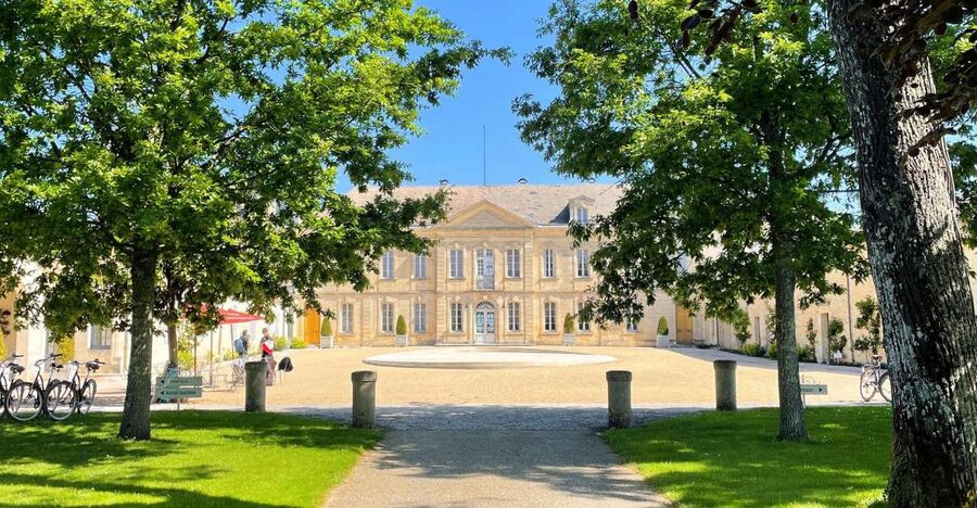 Bordeaux: Médoc & St-Emilion Wine 3 châteaux with lunch - One day, two famous Bordeaux wine regions