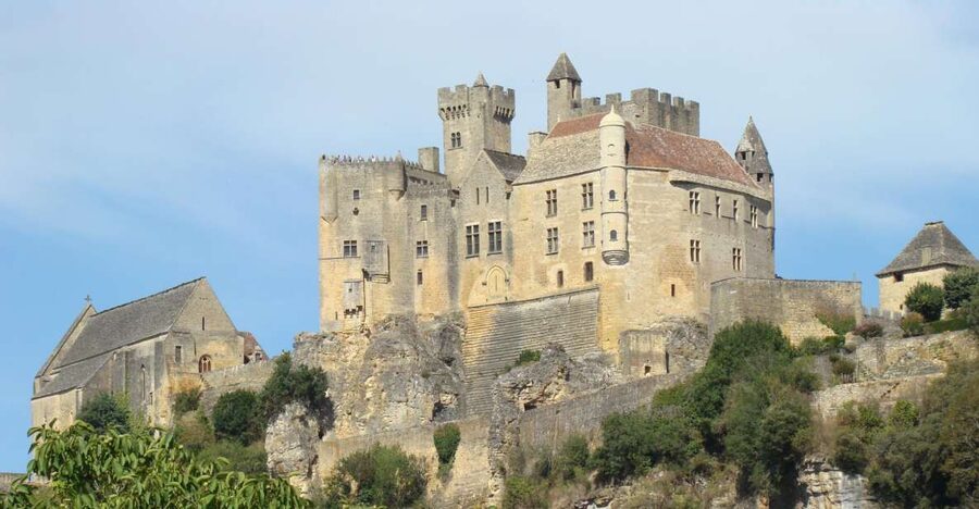 Bordeaux to Dordogne: Castles & Villages Private Tour - Château de Beynac, the fortress above the river