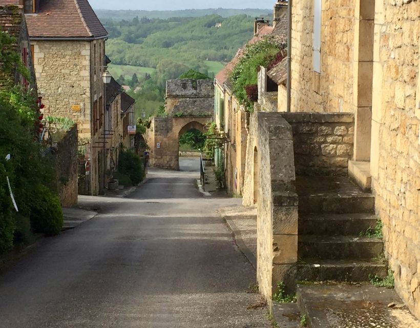 Bordeaux to Dordogne: Castles & Villages Private Tour - Bordeaux to Les Eyzies: prehistoric Dordogne