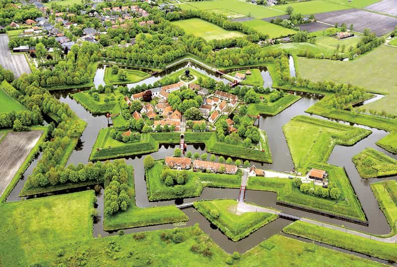 Bourtange: Fortress Museum Entry Ticket - Entering Bourtange through the information centre
