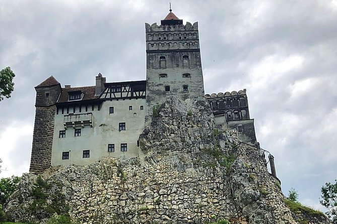 Bran Castle, Peles Castle and Nevermore Academy From Brasov - What the guide adds to the day