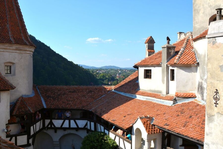Bran: Guided Castle Tour - The secret passage and the courtyard well