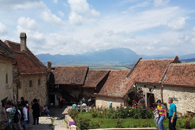 Brasov: Bears Sanctuary, Rasnov Fortress, Bran Castle GUIDED Tour - What the guides add to the day