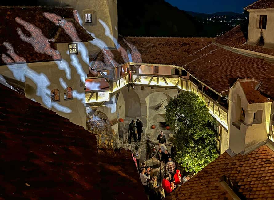Brasov: Bran Castle Halloween Party & Night Tour + Transport - Live actors and Halloween decorations