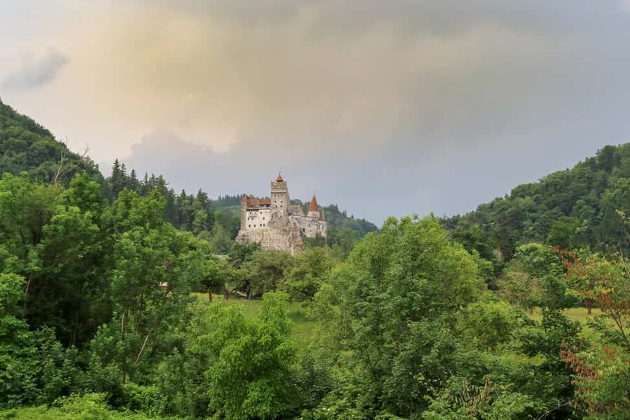 Brașov: Bran, Râșnov, and Peleș Castles Tour with Guide - Three castles, three very different stories