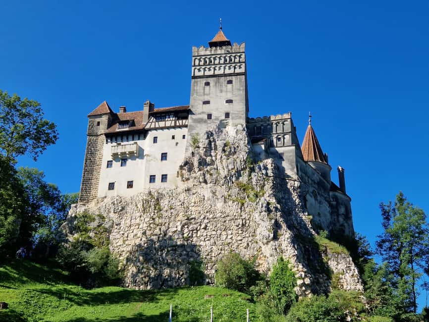Brașov: Bran, Râșnov, and Peleș Castles Tour with Guide - Bran Castle: history behind the Dracula label