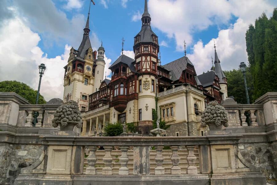Brașov: Bran, Râșnov, and Peleș Castles Tour with Guide - Râșnov Fortress: a strong stop even from the outside