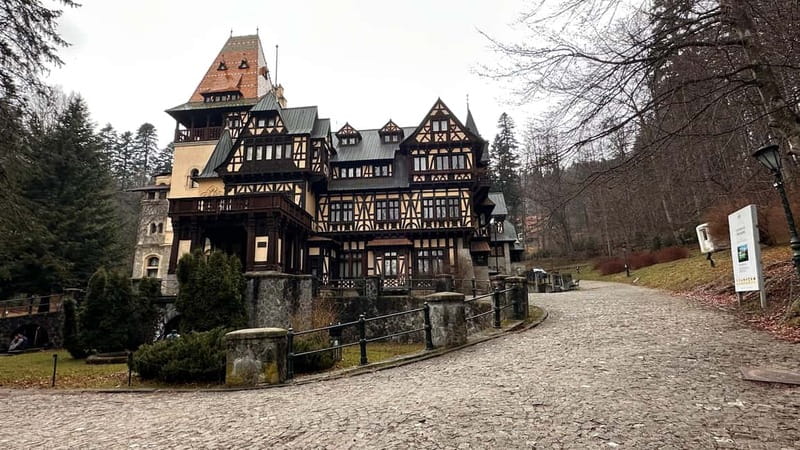Brașov: Bran, Râșnov, and Peleș Castles Tour with Guide - Why the small group and guides matter