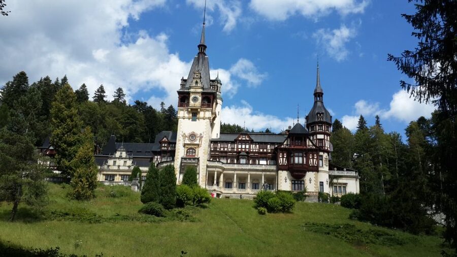 Brasov: Peles Castle, Bran Castle & Rasnov Fortress Day Tour - What the guides add to the day