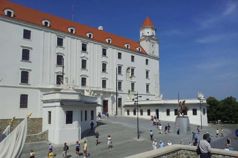 Bratislava: Guided Walking Tour with Castle Entry Ticket - Key points at a glance