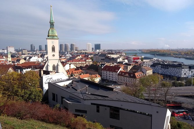 Bratislava walk tour with bonuses and castle 3€ + Tip, kids free - Maximilian’s Fountain and the main square