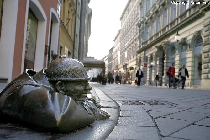 Bratislava walk tour with bonuses and castle 3€ + Tip, kids free - Michael’s Tower and the old defense system