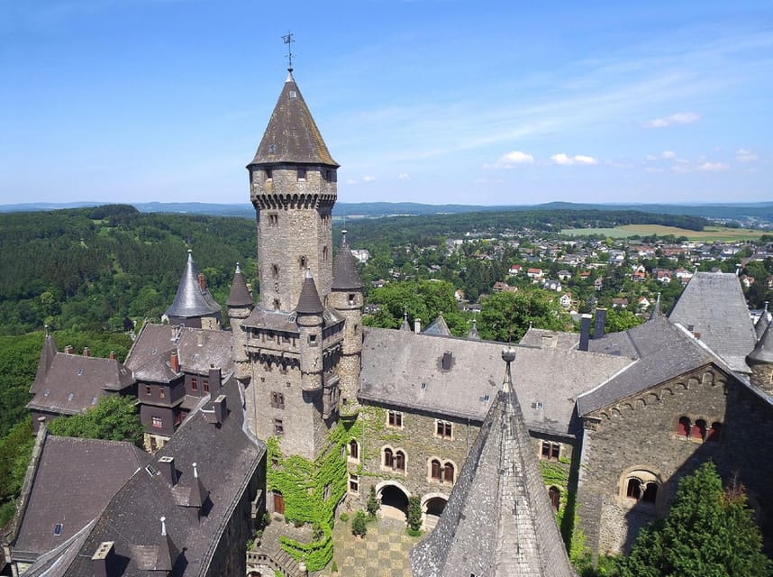 Braunfels: Guided Tour of the Fairytale Castle Braunfels - Kanonenplatz and the old bronze cannons