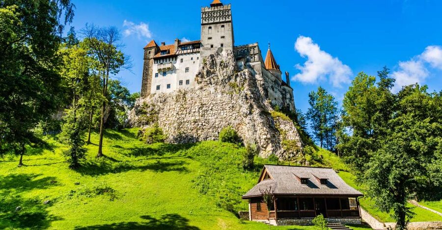 Bucharest: Day Trip to Dracula Castle, Peles Castle & Brașov - Three Transylvanian sights in one demanding day