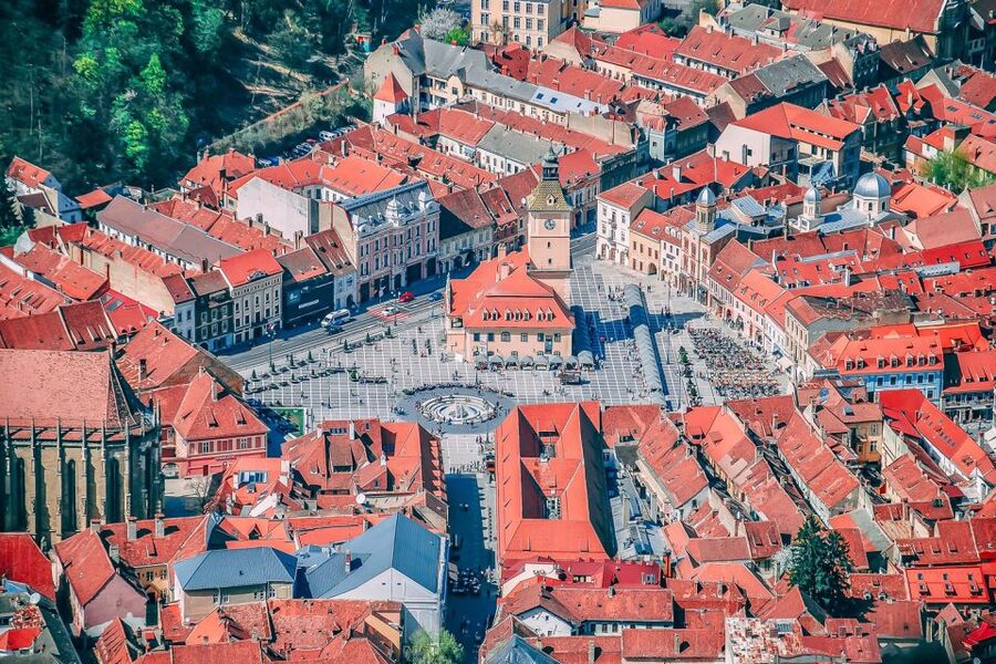 Bucharest: Day Trip to Dracula Castle, Peles Castle & Brașov - Brașov’s Old Town in a short window