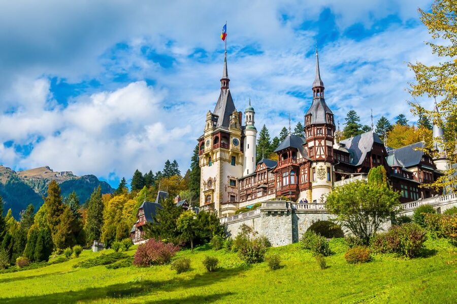 Bucharest: Day Trip to Dracula Castle, Peles Castle & Brașov - The guide makes the road time count