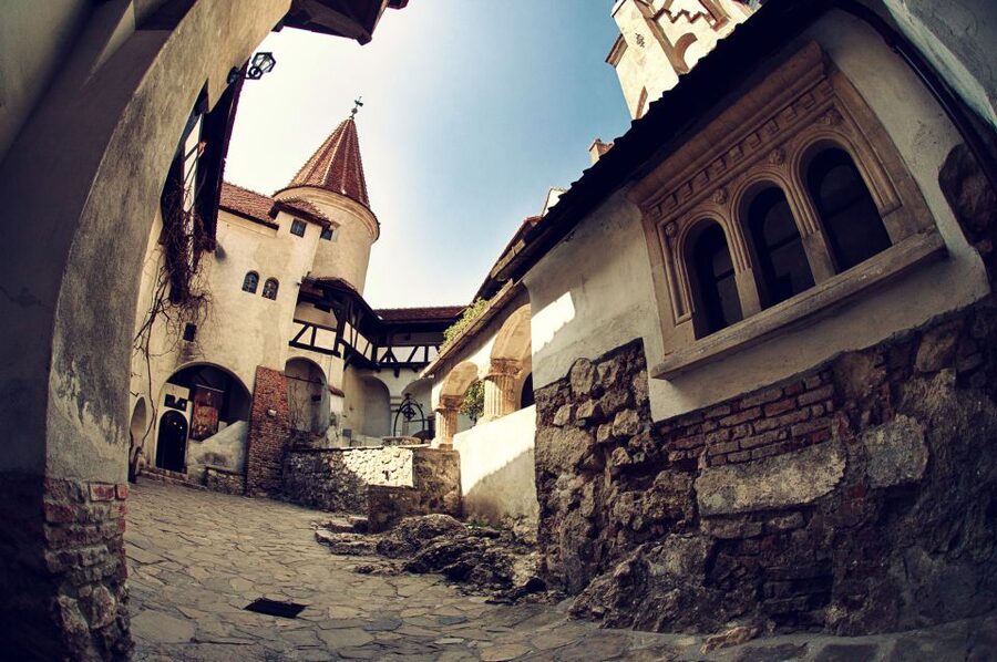 Bucharest: Dracula Castle, Peles Castle & Brasov Guided Tour - Why this Bucharest day trip works