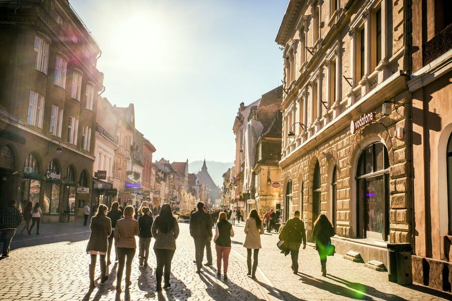 Bucharest: Dracula Castle, Peles Castle & Brasov Old Town - What this Transylvania day trip really covers