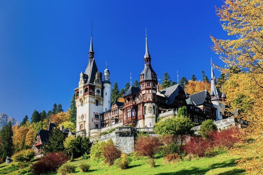 Bucharest: Dracula Castle, Peles Castle & Brasov Old Town - Brașov Old Town: the useful middle of the day