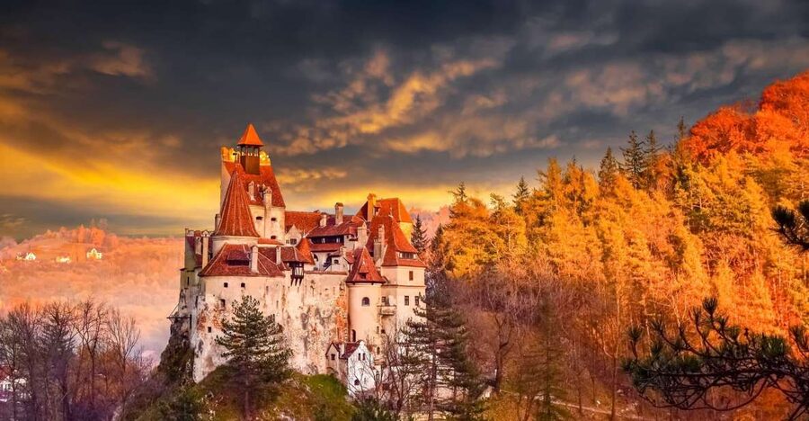Bucharest: Dracula's Castle, Peleș Castle & Brașov Day Trip - Meeting the group at University Square