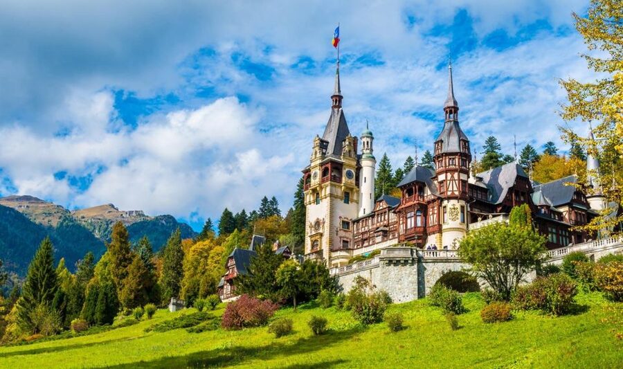 Bucharest: Dracula's Castle, Peleș Castle & Brașov Day Trip - Brașov’s medieval center