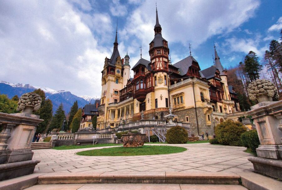 Bucharest: Dracula's Castle, Peles Castle, & Brasov Old Town - Brașov Old Town deserves more than a quick look
