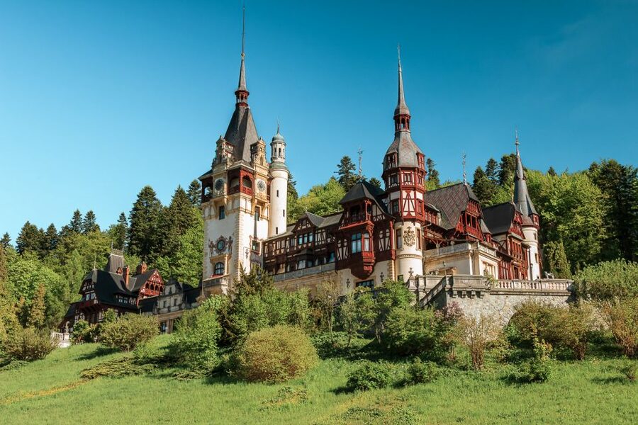 Bucharest: Dracula's Castle, Peles Castle, & Brasov Old Town - Food, luggage, and what to carry