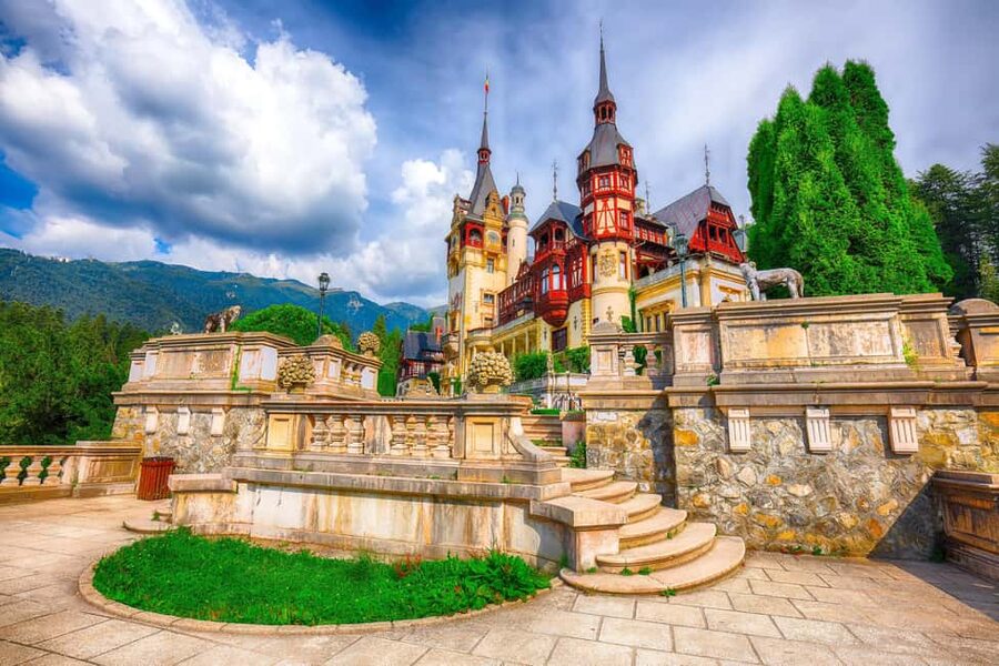 Bucharest: Peles Castle, Bran Castle & Brașov Day Tour - Three major sights on one Carpathian road trip