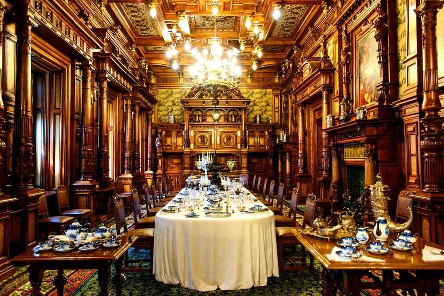Bucharest: Peles Castle, Bran Castle, & Brasov Old Town Tour - Who should book this tour