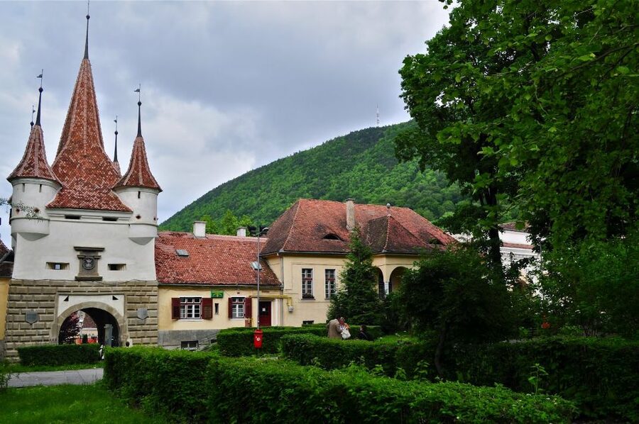 Bucharest: Peles Castle, Dracula's Castle and Brasov Tour - Three Transylvanian icons in one long day