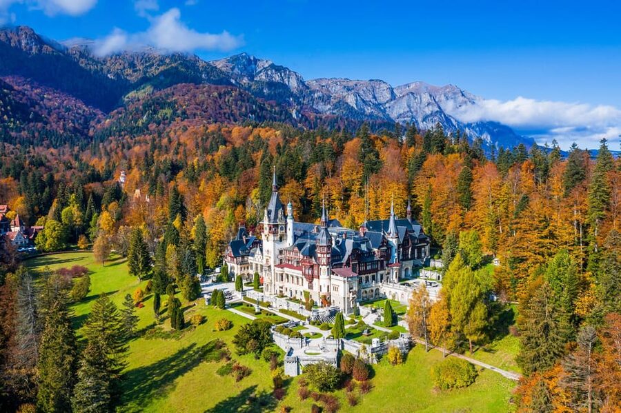 Bucharest: Peles & Dracula's Castle and Brasov Full-Day Trip - The guides are a major part of the experience