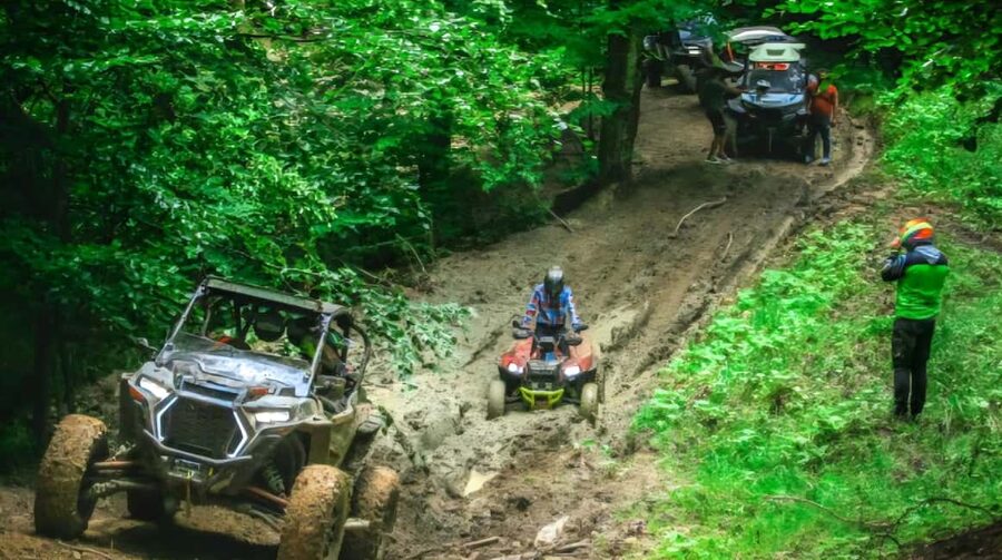 Bucharest: Snowmobile/ATV, CableCar, Peles &Wednesday Castle - Choosing between a snowmobile and an ATV in Azuga