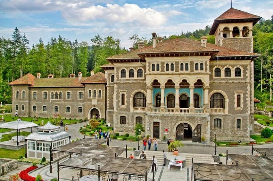 Bucharest : Wednesday, Dracula & Peles 3 Castles Tour 1 Day - The pace, walking, and comfort level