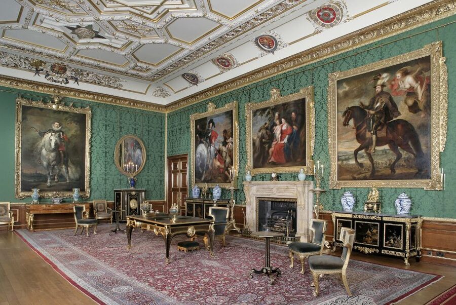 Buckingham Palace & Windsor Castle: Full-Day Tour - Riding to Windsor by comfortable coach
