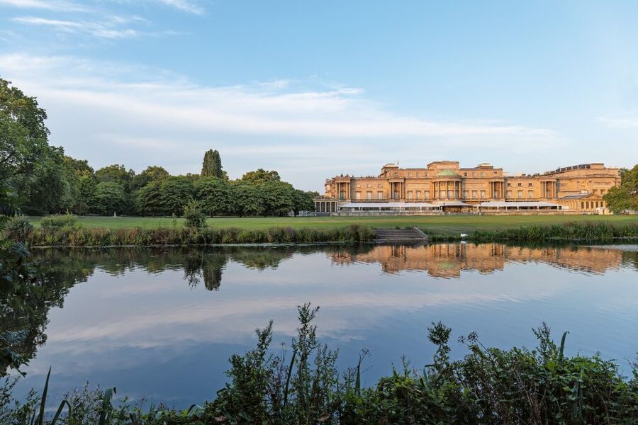 Buckingham Palace & Windsor Castle: Full-Day Tour - The town of Windsor beyond the castle walls