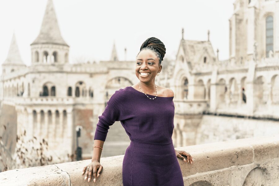 Buda Castle: Group photoshoot with a local guide - Who should book this experience?