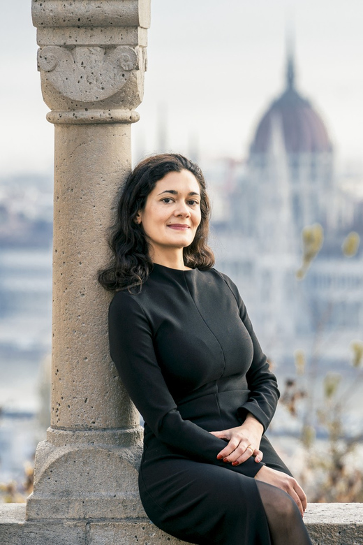 Buda Castle: Group photoshoot with a local guide - Practical details before you reserve