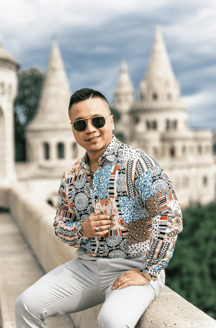 Buda Castle: Private photoshoot with a local guide - Who will enjoy this most
