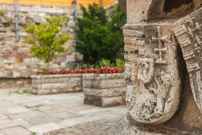 Buda Castle Quarter Walking Tour - Royal Palace, Matthias Fountain, and Sándor Palace