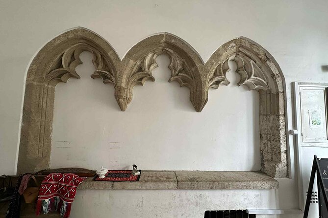 Buda Castle Tour: History and Architecture - Matthias Church and Fortuna Street
