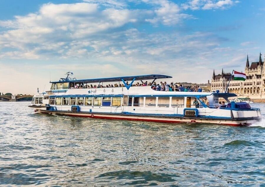 Budapest: 3-hour City Tour with Castle Walk + 1-hour Cruise - Who should book this tour?