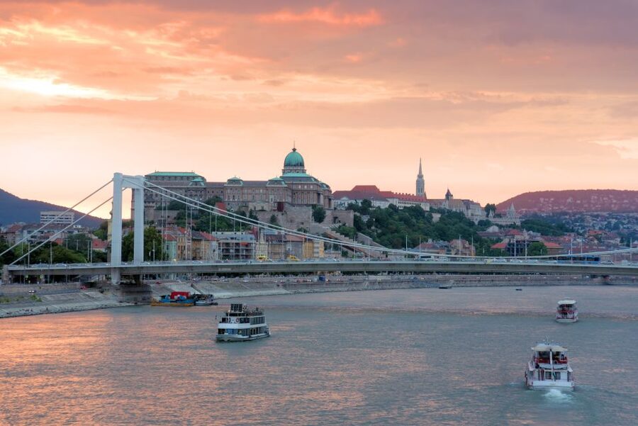 Budapest: 3-hour City Tour with Castle Walk + 1-hour Cruise - Why this four-hour Budapest tour works