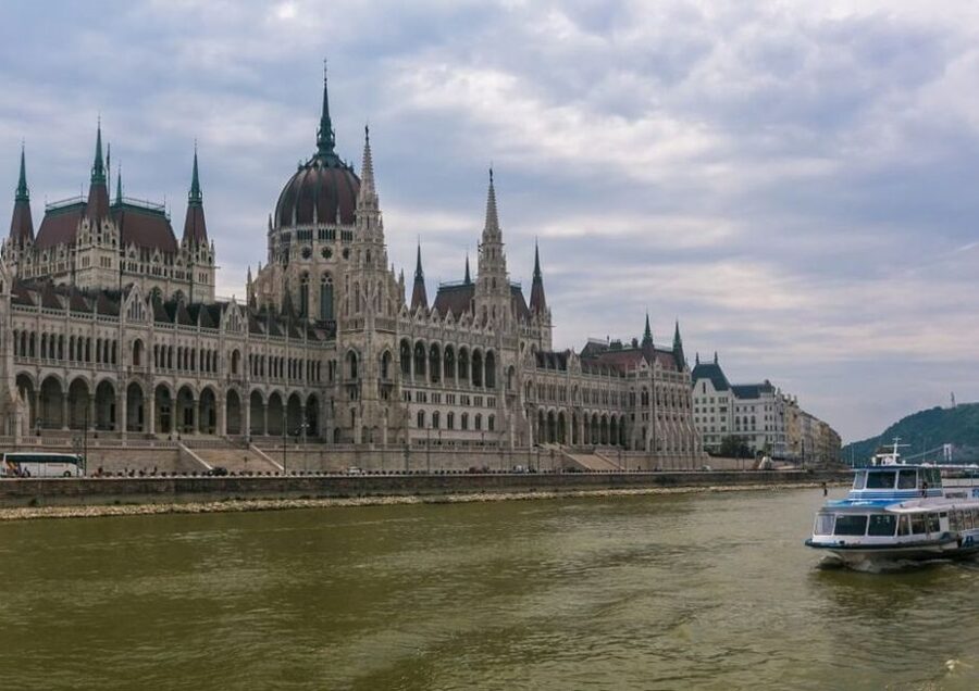 Budapest: 3-hour City Tour with Castle Walk + 1-hour Cruise - Andrássy Avenue, Heroes’ Square, and central Pest
