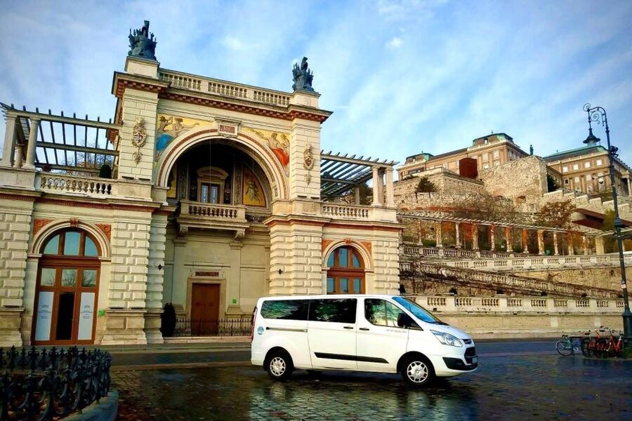 Budapest: 3-Hour Grand City Tour and Castle Walk - Heroes’ Square puts Hungary’s story on a grand stage