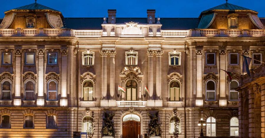 Budapest: Buda Castle Walk with Saint Stephen's Hall - Is $29 good value?