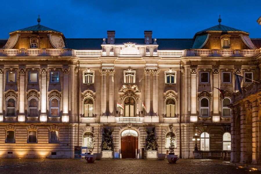 Budapest: Buda Castle Walk with Saint Stephen's Hall - St. Stephen’s Hall, the tour’s grand finish