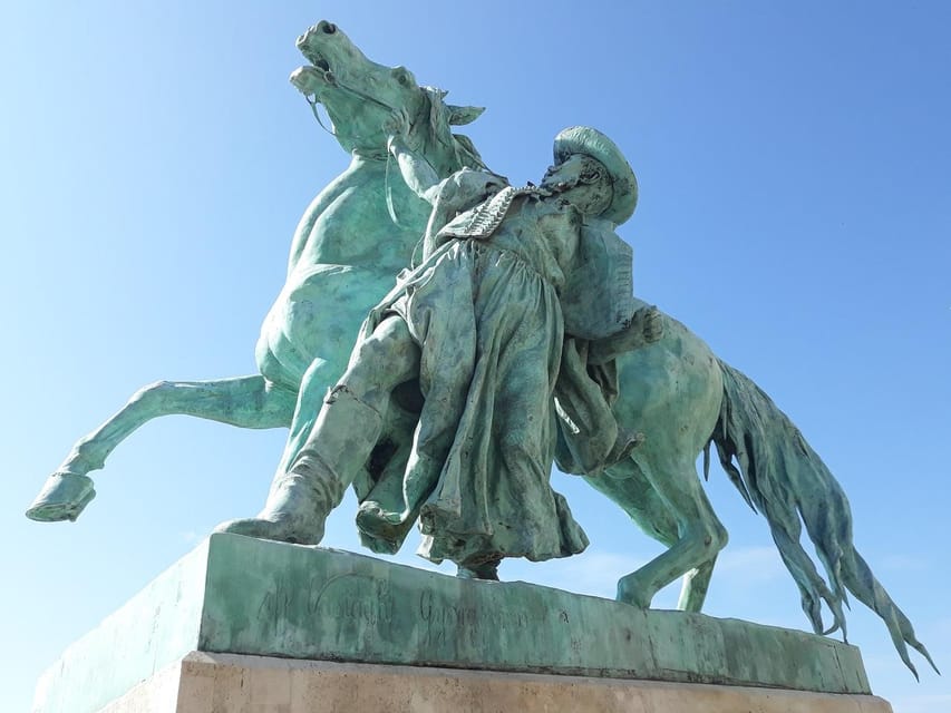 Budapest: Buda Castle Walking Tour & Folk Music Performance - The folk songs and dance at the end