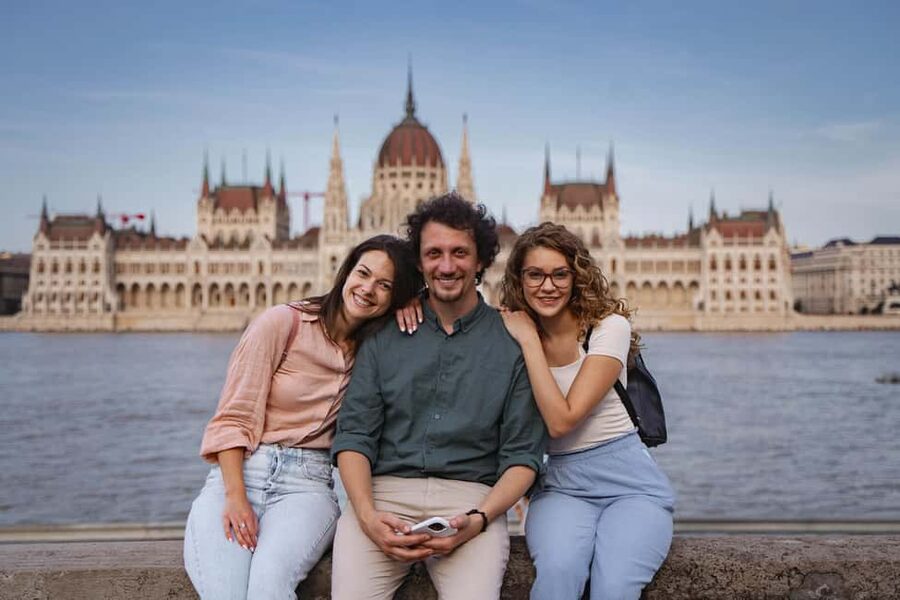 Budapest: Castle Hill Photoshoot with Private Photographer - Final call: a good-value portrait walk with one real risk