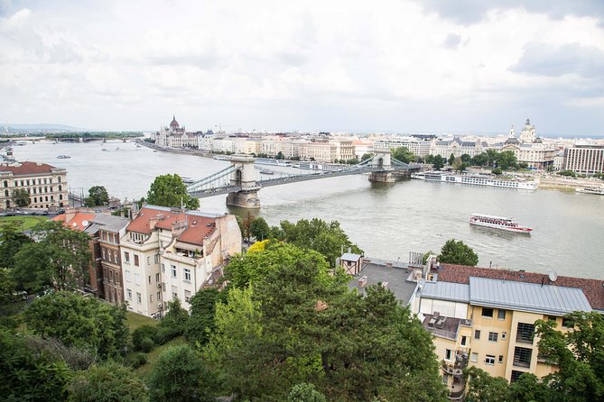 Budapest Castle Walk - Fisherman’s Bastion and the first city views