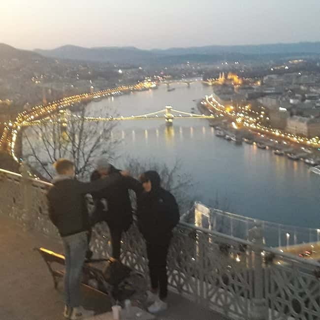 Budapest: Evening Castle Hill Tour with Fishermen's Bastion - Key points at a glance